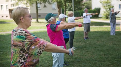 Gymnastikübung im Freien © Roberto Bulgrin